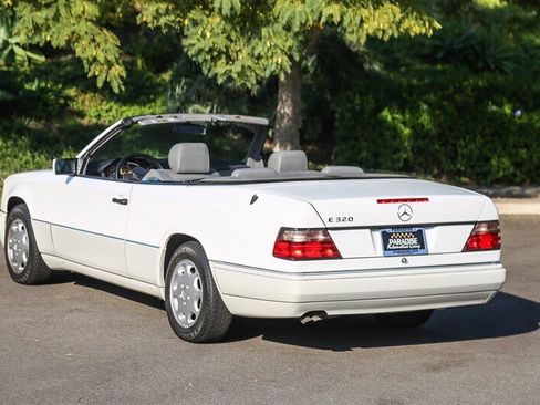 Used 1995 Mercedes-Benz E 320 Convertible image 32