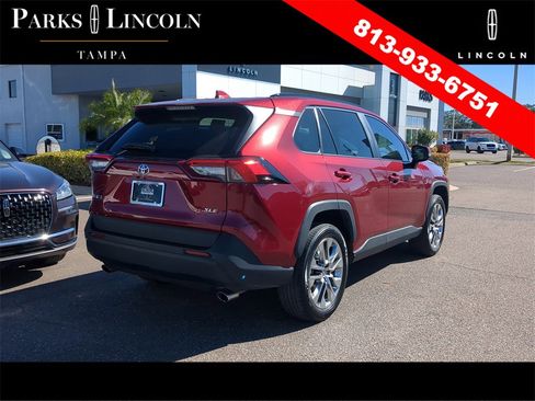 Used 2021 Toyota RAV4 XLE Premium image 4