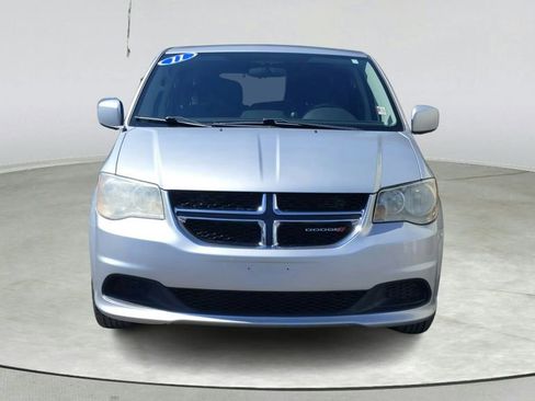 Used 2011 Dodge Grand Caravan Mainstreet w/ PWR Convenience Group FWD image 2