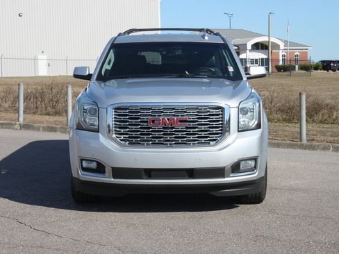 Used 2019 GMC Yukon XL Denali image 3