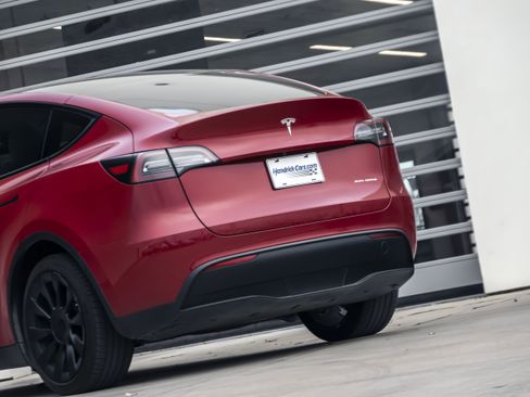 Used 2023 Tesla Model Y Long Range image 6