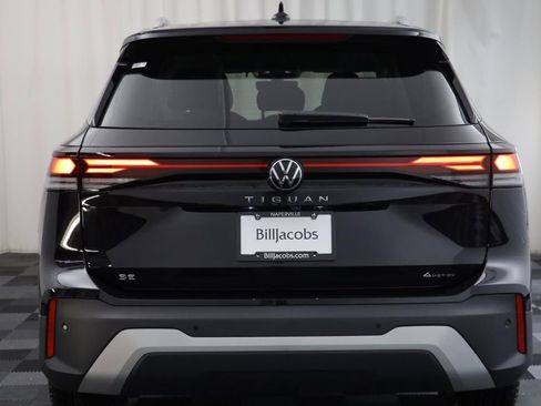 New 2026 Volkswagen Tiguan SE image 16
