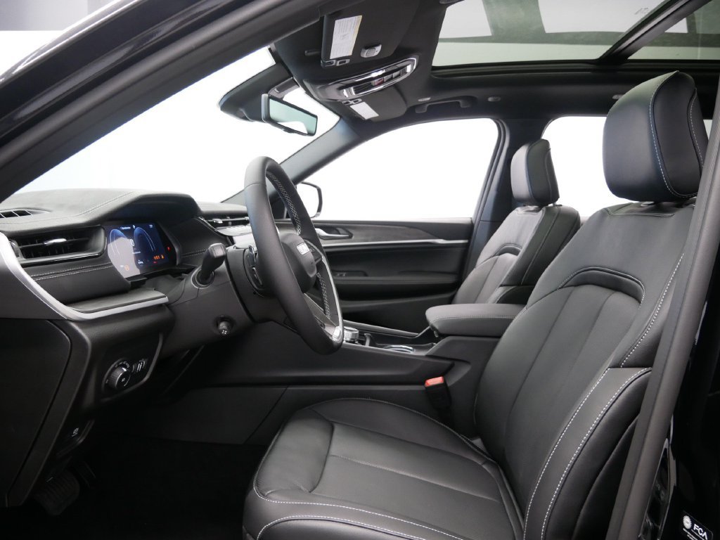 New 2027 Jeep Grand Cherokee Limited AWD/4WD image 13