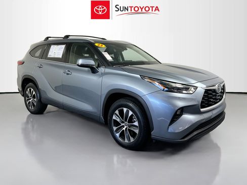 Used 2022 Toyota Highlander XLE image 1