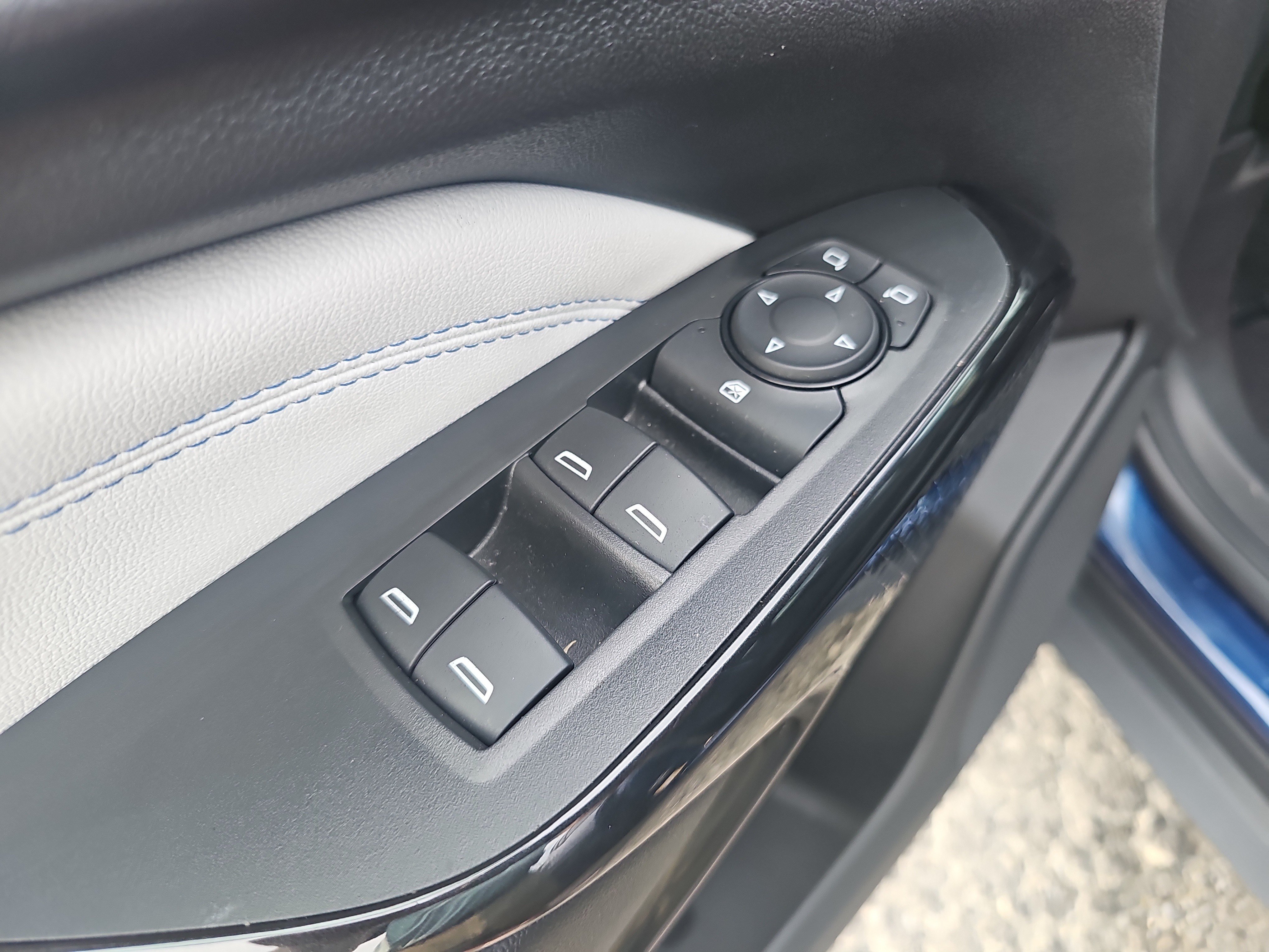 Used 2024 Chevrolet Trax LT w/ LT Convenience Package FWD image 16