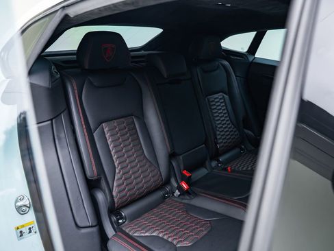 Used 2022 Lamborghini Urus image 27