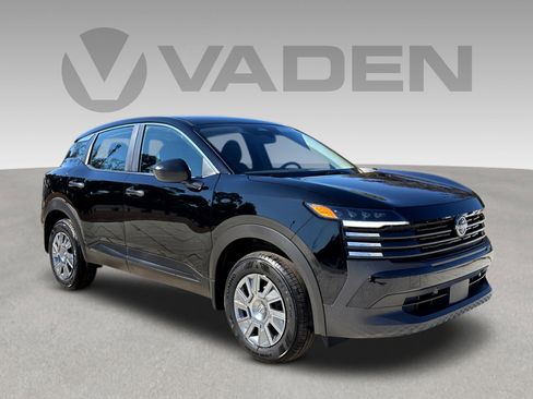 Used 2025 Nissan Kicks S image 1