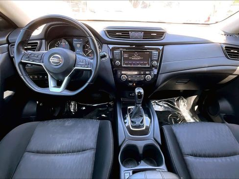Used 2020 Nissan Rogue SV image 15