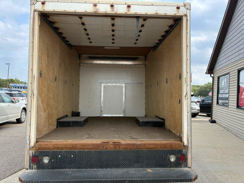 Used 2017 Chevrolet Express 3500 RWD image 16