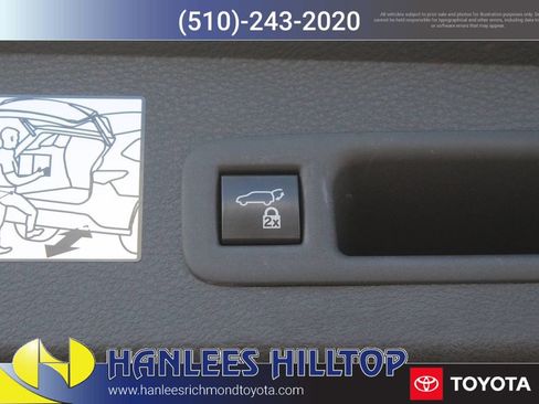 Used 2024 Toyota Sienna XLE image 12