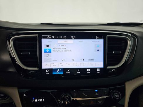 Used 2024 Chrysler Pacifica Touring-L FWD image 27