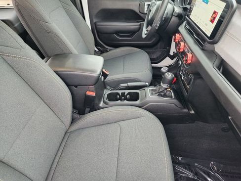 Used 2025 Jeep Wrangler Sport AWD/4WD image 19