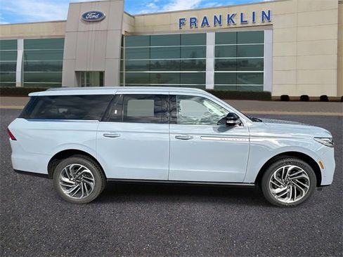 New 2025 Lincoln Navigator L Reserve image 8