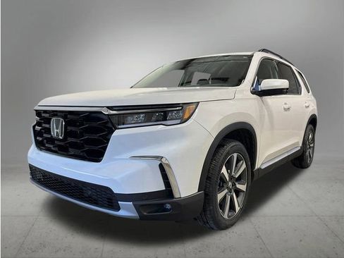 New 2025 Honda Pilot Touring image 1