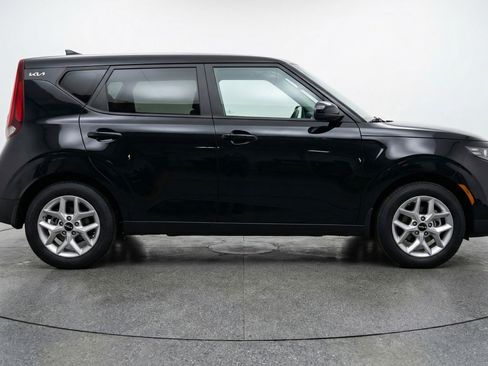 Used 2025 Kia Soul LX w/ LX Technology Package FWD image 11