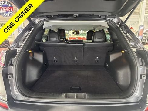 Used 2019 Jeep Cherokee Limited w/ Technology Group AWD/4WD image 18