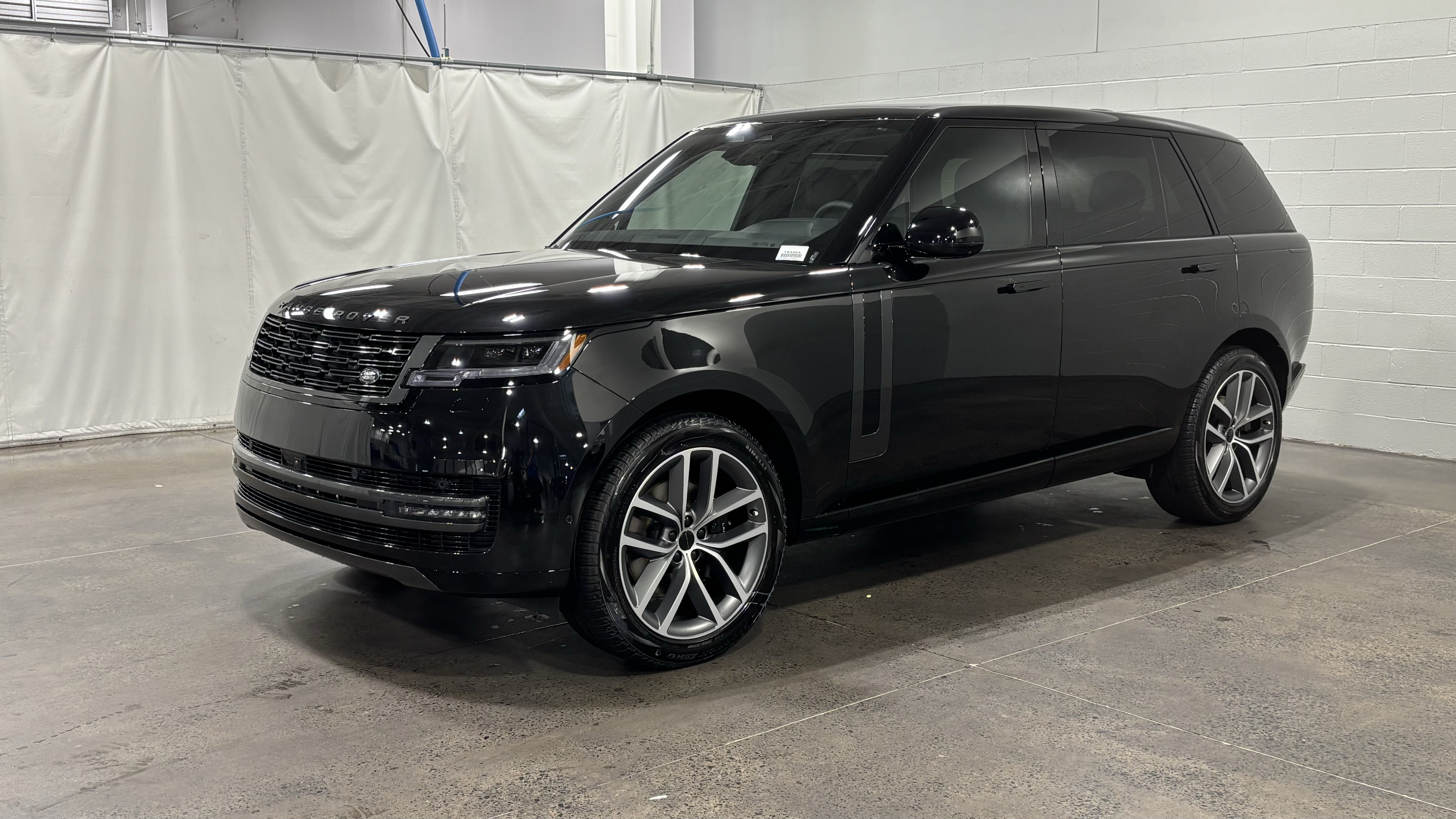 New 2026 Land Rover Range Rover Long Wheelbase SE AWD/4WD image 1