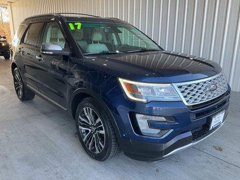 Used 2017 Ford Explorer Platinum image 28