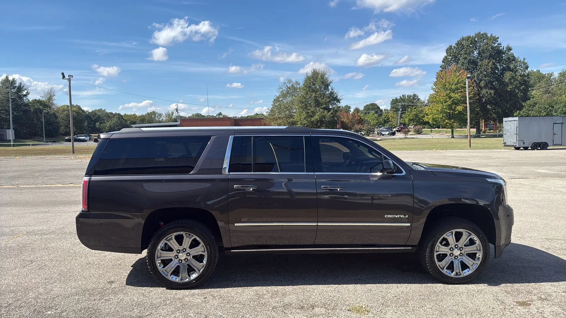 Used 2015 GMC Yukon XL Denali w/ Premium Package AWD/4WD image 9