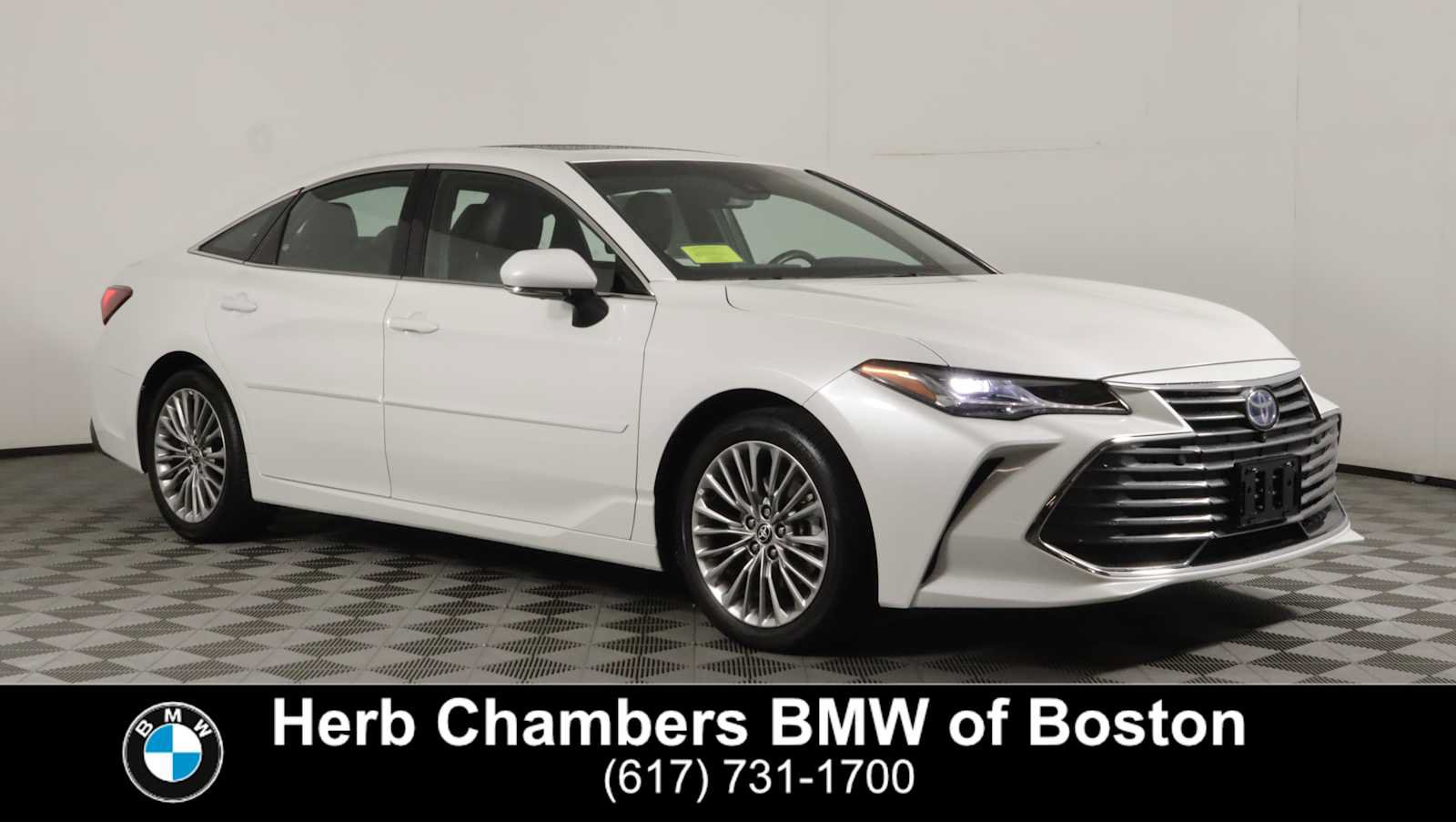 Used 2022 Toyota Avalon Limited w/ Advanced Safety Package FWD image 1