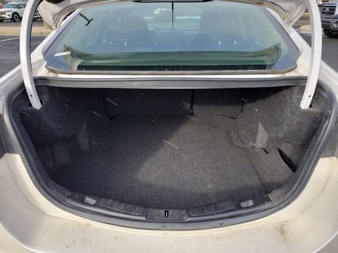 Used 2018 Ford Fusion SE w/ Equipment Group 201A image 8