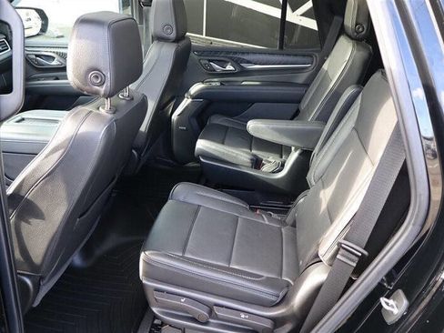 Used 2022 GMC Yukon Denali w/ Denali Premium Package image 14