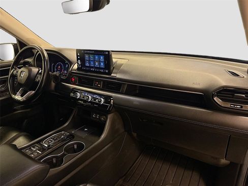 Used 2025 Honda Pilot EX-L image 29
