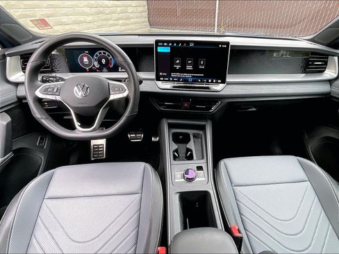 Certified 2025 Volkswagen Tiguan SE R-Line AWD/4WD image 15