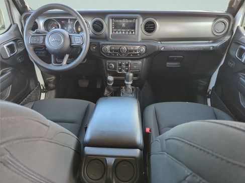 Used 2023 Jeep Wrangler Unlimited w/ Convenience Group image 18