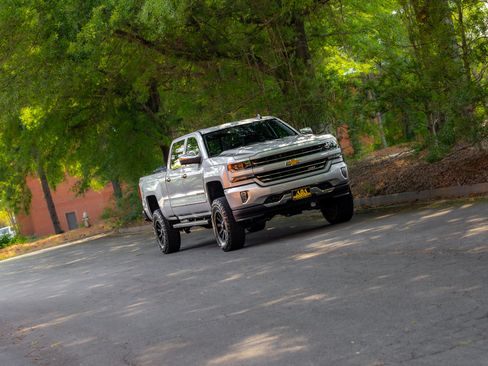 Used 2018 Chevrolet Silverado 1500 LTZ Z71 w/ LTZ Plus Package AWD/4WD image 45
