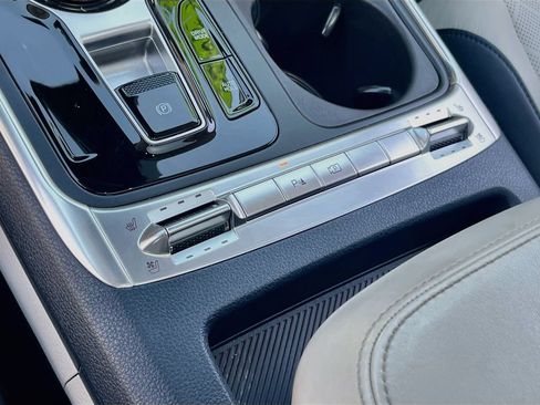 Used 2025 Kia Carnival SX w/ SX Dark Edition Package FWD image 19