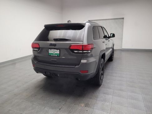 Used 2019 Jeep Grand Cherokee Laredo AWD/4WD image 7