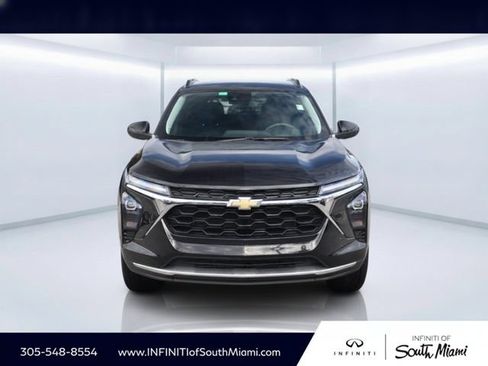Used 2024 Chevrolet Trax LT FWD image 2