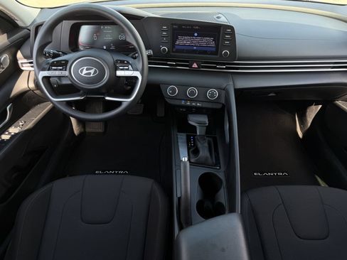 Used 2024 Hyundai Elantra SE FWD image 10