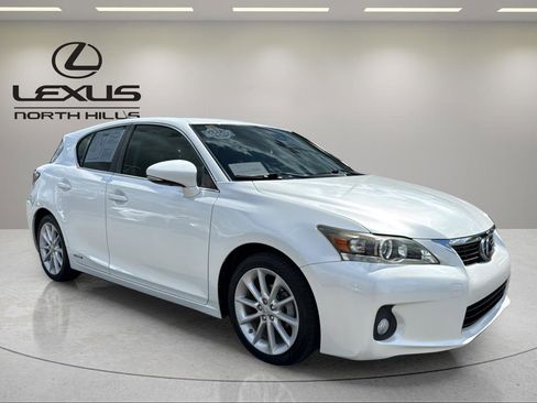 Used 2013 Lexus CT 200h w/ Premium Pkg w/Navigation FWD image 4