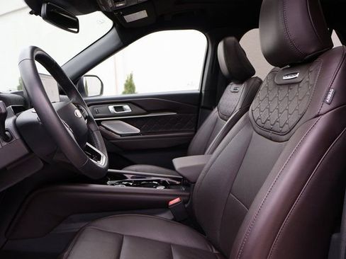 Used 2025 Ford Explorer Platinum w/ LUX Leather Package AWD/4WD image 23