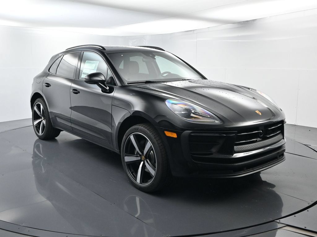 Certified 2026 Porsche Macan AWD/4WD image 17