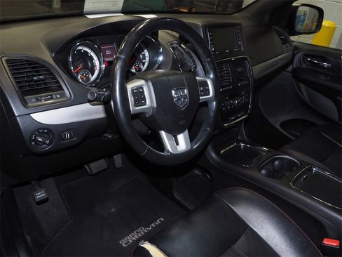 Used 2017 Dodge Grand Caravan GT image 5