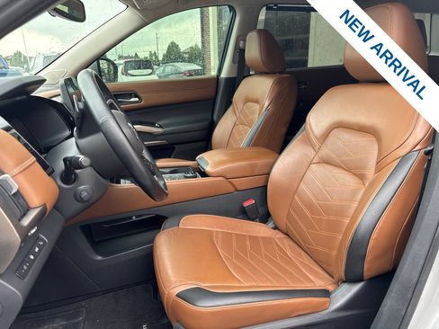 Used 2022 Nissan Pathfinder Platinum AWD/4WD image 18