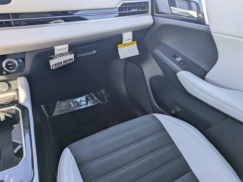 New 2026 Mitsubishi Outlander SE image 18