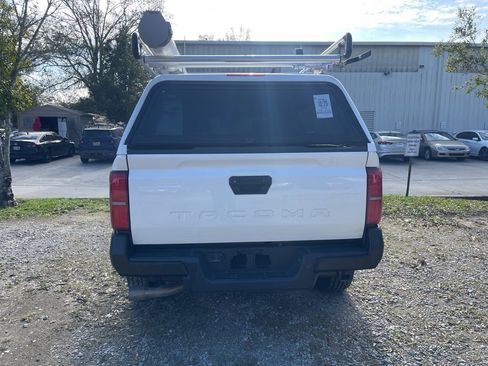 Used 2024 Toyota Tacoma SR image 5