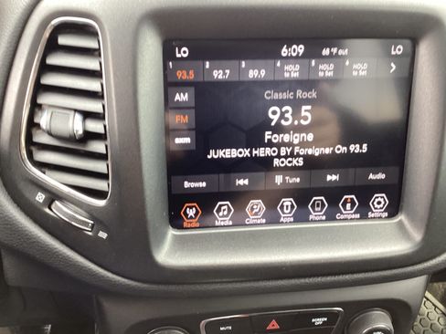 Used 2019 Jeep Compass Trailhawk AWD/4WD image 19