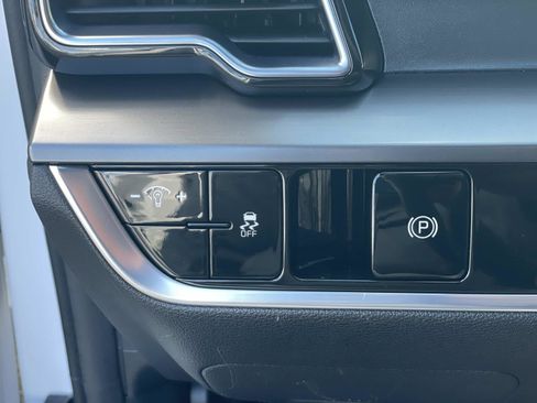 Used 2023 Kia Sportage EX image 19