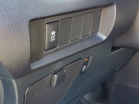 Certified 2016 Toyota Sienna SE FWD image 24