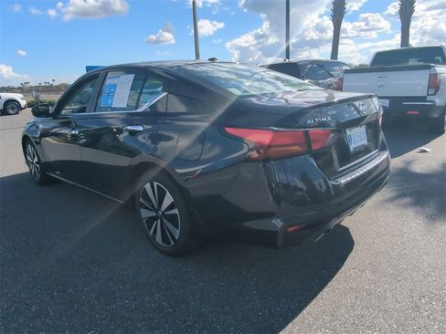 Used 2021 Nissan Altima 2.5 SV w/ SV Premium Package image 6