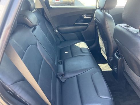 Used 2018 Kia Niro EX w/ EX Premium Package image 14