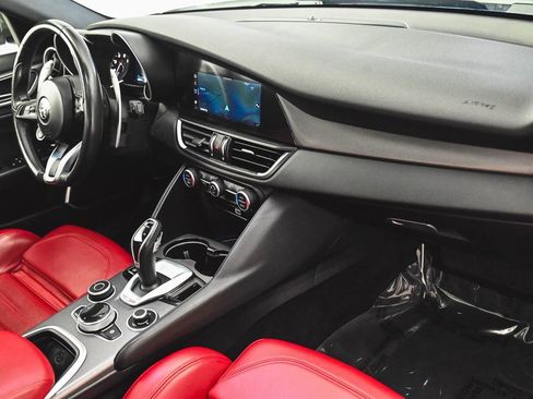 Used 2022 Alfa Romeo Giulia Veloce image 37