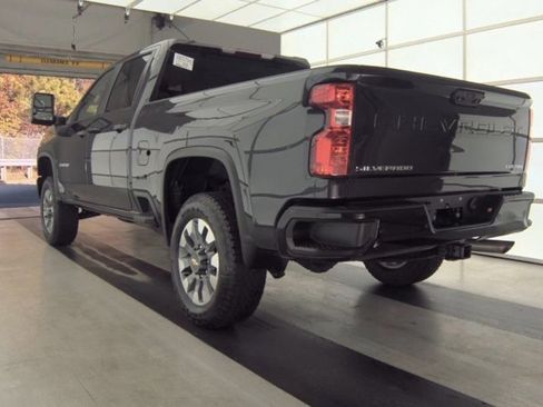 Used 2024 Chevrolet Silverado 2500 Custom w/ Custom Convenience Package image 3