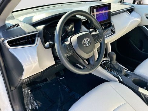 Used 2023 Toyota Corolla Cross L image 9