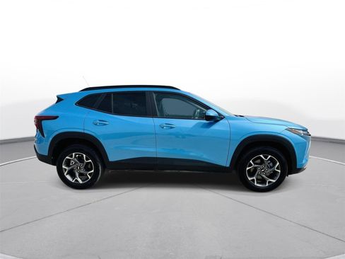 Used 2025 Chevrolet Trax LT w/ Driver Confidence Package image 37